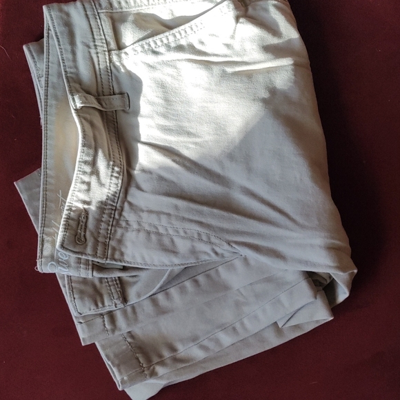 EUC Old Navy sweetheart skinny cut khaki pants size 10 - Picture 2 of 2